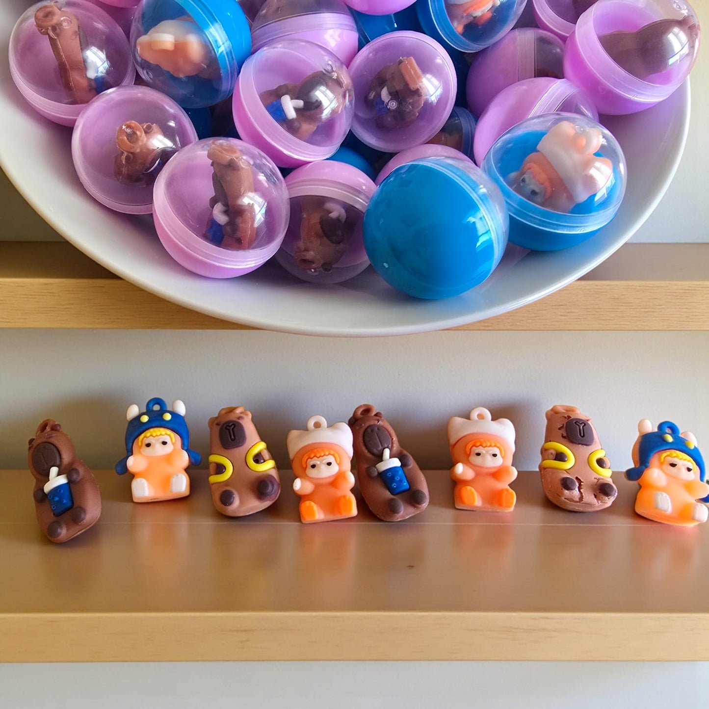 Cápsulas ovaladas de 1.1" con juguetes surtidos (Bolsa de 200 unidades)