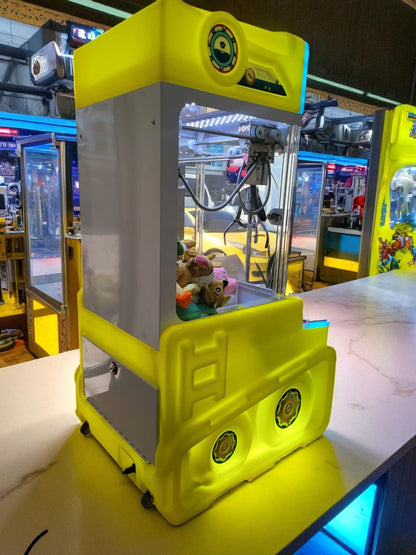 Máquina Amarilla Súper Tank Claw – Máquina de Garra con Luces LED y Monedero