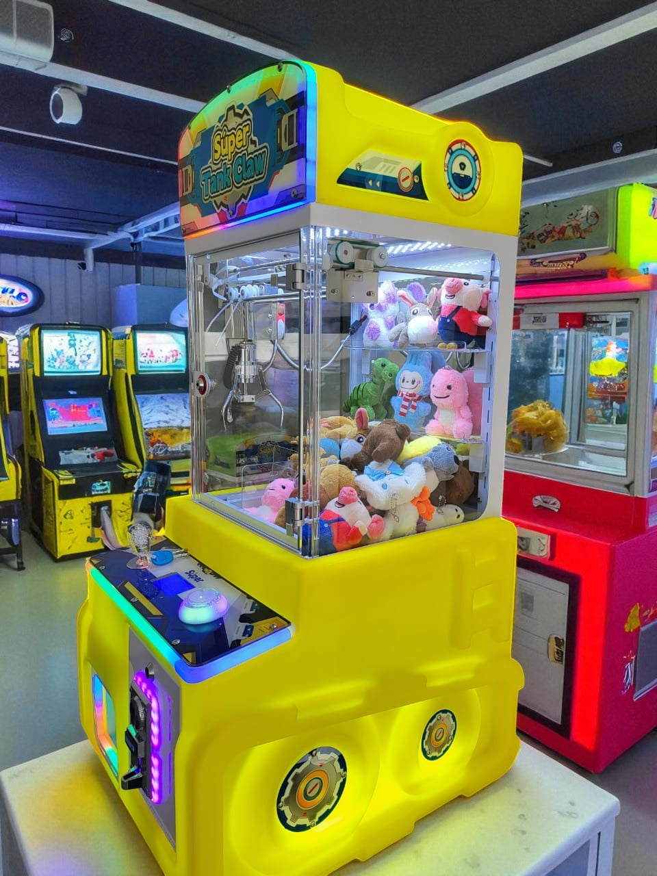 Máquina Amarilla Súper Tank Claw – Máquina de Garra con Luces LED y Monedero